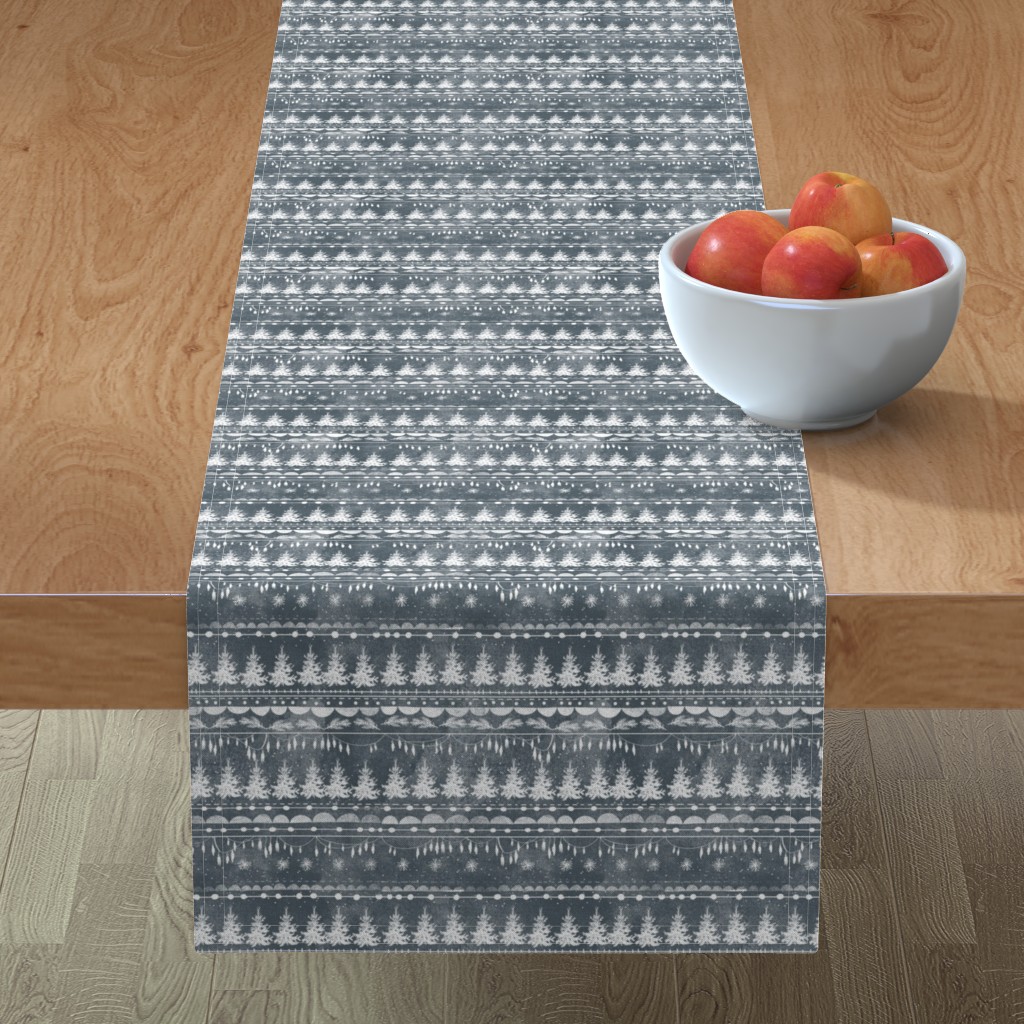 Table Runners With Stripes Design