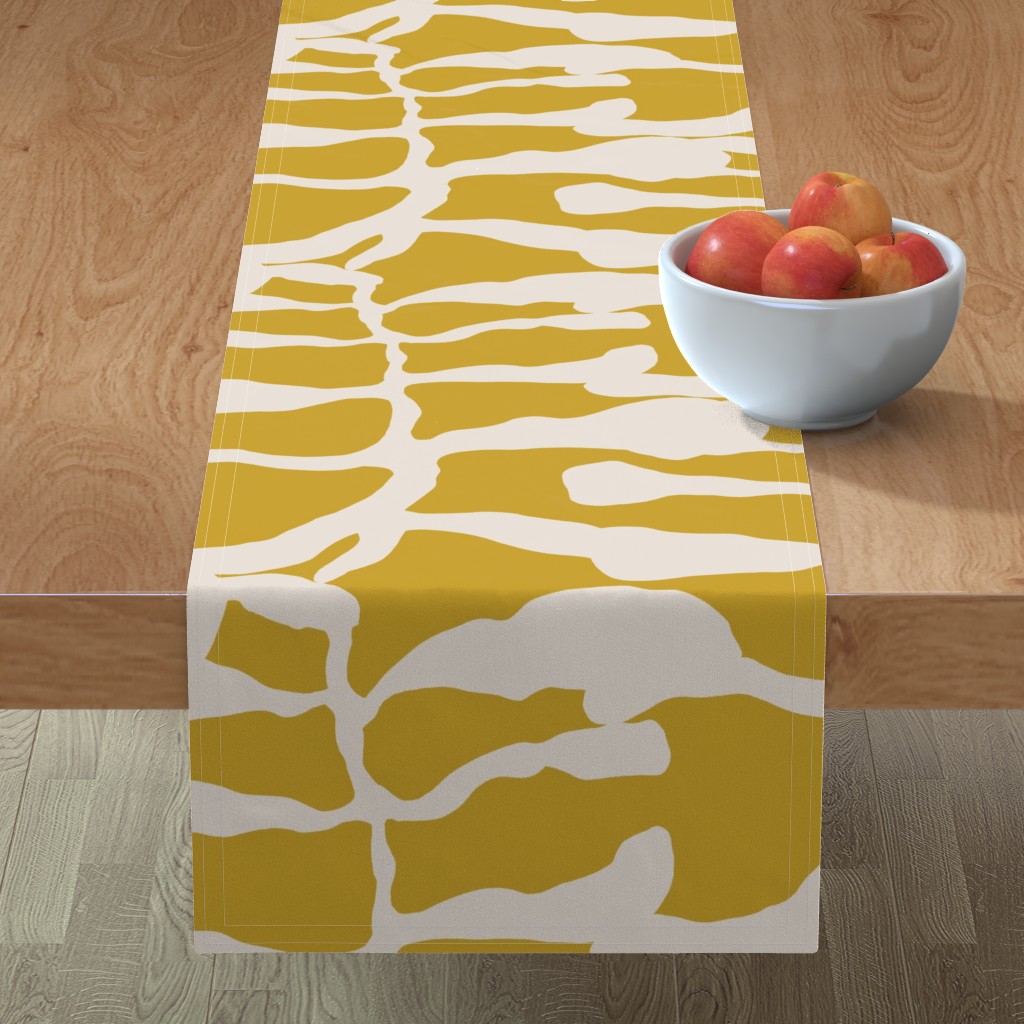 Shaky Leaf Tendril - Mustard Table Runner, 90x16, Yellow